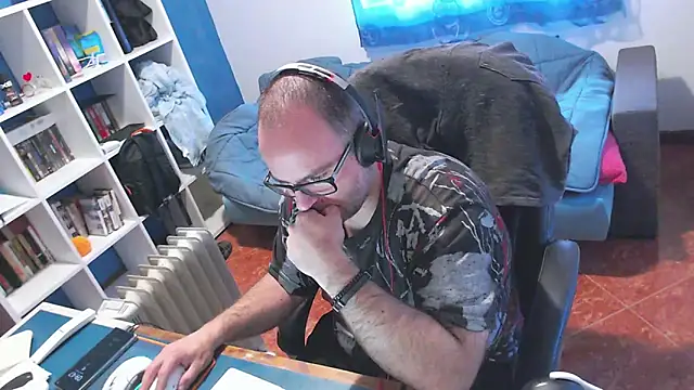 ravingr4d4 online show from April 1, 2026, 8:48 am