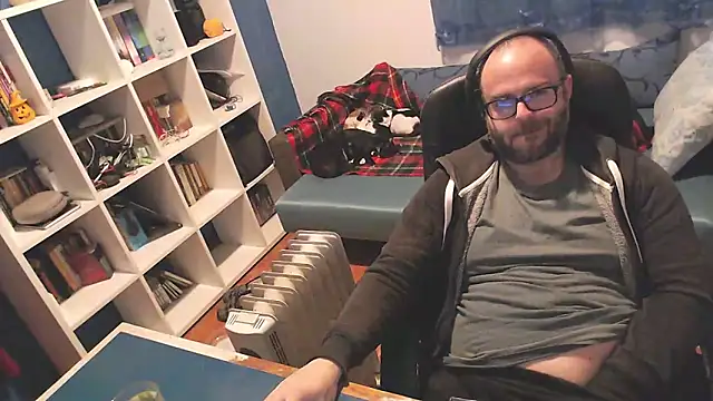 ravingr4d4 online show from March 16, 2025, 9:37 pm
