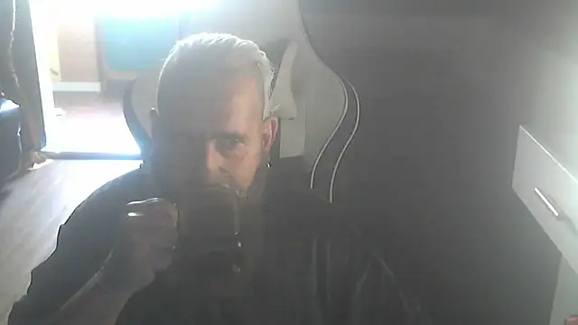 Snapshot of maseurbeardedpig chatting on October 31, 2025, 10:56 am maseurbeardedpig online show from October 31, 2025, 10:56 am