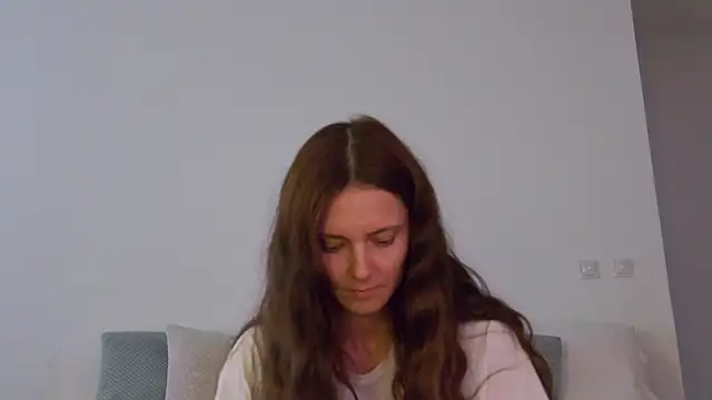 LilyRoselyn online show from October 13, 2025, 1:34 pm