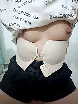 SweetGirl2k2 online show from September 17, 2025, 3:03 pm