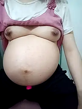 Snapshot of SweetGirl2k2 chatting on April 17, 2026, 11:40 pm SweetGirl2k2 online show from April 17, 2026, 11:40 pm