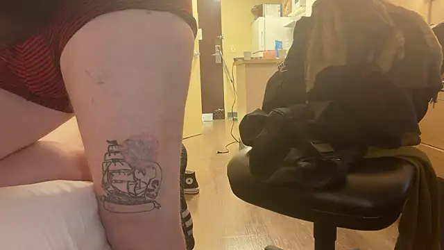 Tylerx9 online show from April 28, 2026, 10:08 am