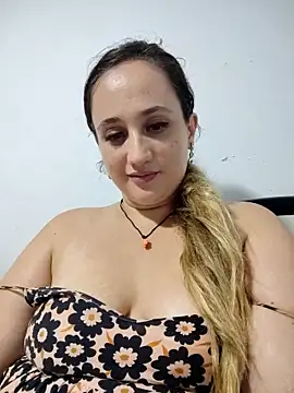 Snapshot of Karol_and_David_hotcouple chatting on March 23, 2025, 5:43 am Karol and David hotcouple online show from March 23, 2025, 5:43 am