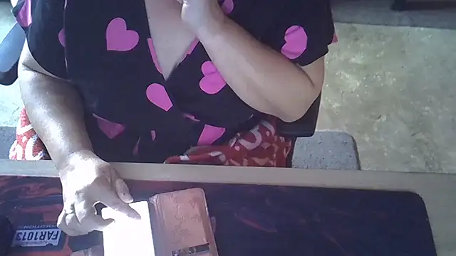 Snapshot of Silvia2277 chatting on October 2, 2025, 9:34 am Silvia2277 online show from October 2, 2025, 9:34 am