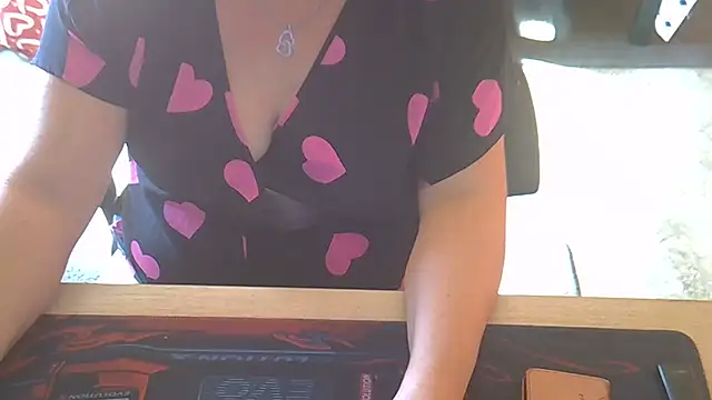 Snapshot of Silvia2277 chatting on October 9, 2025, 11:22 am Silvia2277 online show from October 9, 2025, 11:22 am