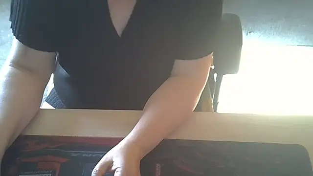 Snapshot of Silvia2277 chatting on October 20, 2025, 12:06 pm Silvia2277 online show from October 20, 2025, 12:06 pm