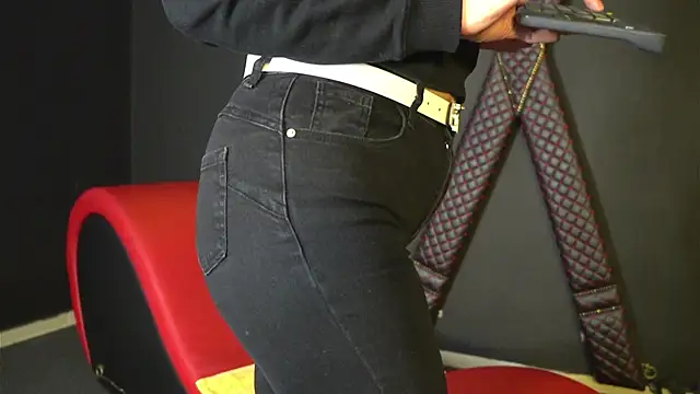 Snapshot of CelineConner chatting on February 9, 2026, 5:05 am CelineConner online show from February 9, 2026, 5:05 am