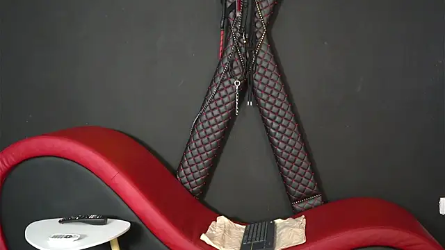 CelineConner online show from April 7, 2026, 4:36 am