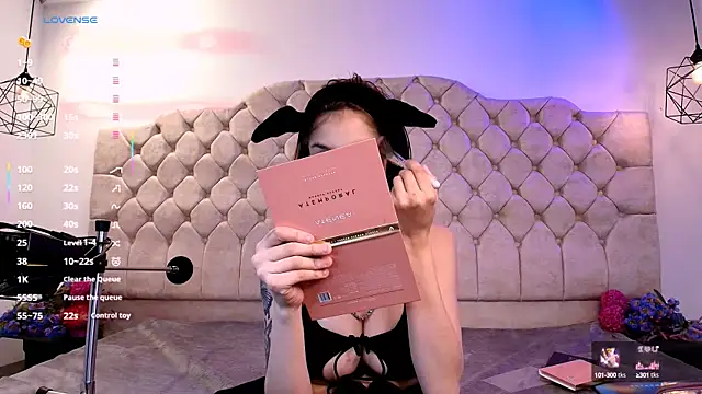 Snapshot of bellablack27 chatting on February 13, 2025, 1:15 pm bellablack27 online show from February 13, 2025, 1:15 pm