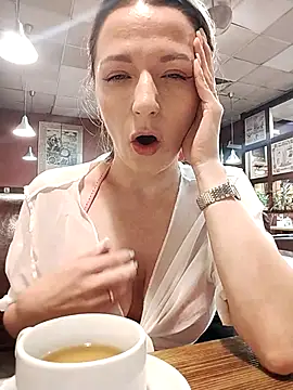 Brilliant-Queen1 online show from October 23, 2025, 9:41 am