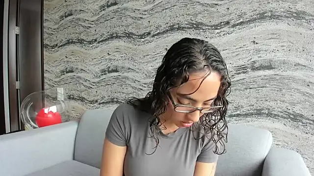 Sophi  a online show from October 9, 2025, 8:53 pm