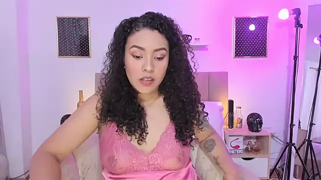 Snapshot of Zoe_Gruber chatting on October 19, 2025, 9:17 pm Zoe Gruber online show from October 19, 2025, 9:17 pm