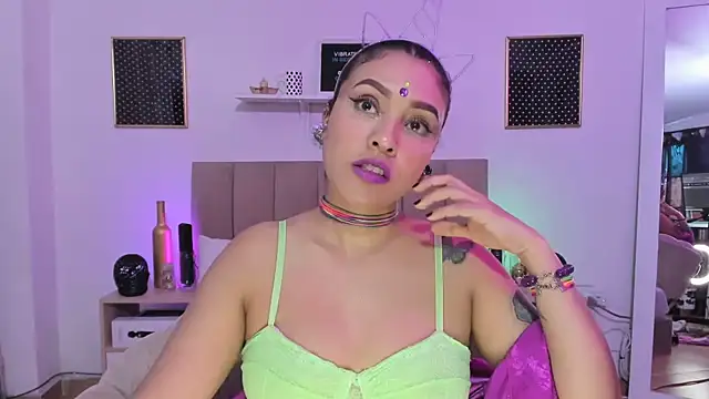 Snapshot of Zoe_Gruber chatting on October 18, 2025, 6:32 pm Zoe Gruber online show from October 18, 2025, 6:32 pm