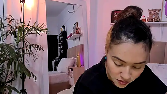 Zoe Gruber online show from November 20, 2025, 9:36 pm