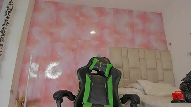 Snapshot of emily_lean_ chatting on October 8, 2025, 12:45 am emily lean online show from October 8, 2025, 12:45 am