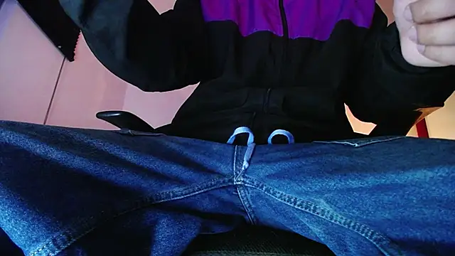 zacwatson  online show from November 11, 2025, 2:39 am