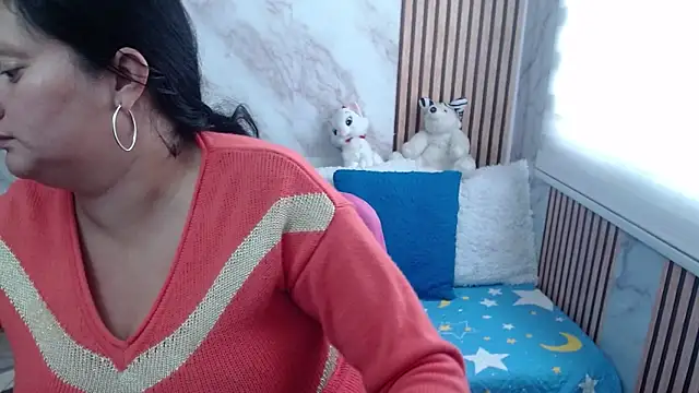 CristialJones  online show from September 19, 2025, 1:26 pm