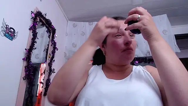 CristialJones  online show from October 20, 2025, 2:17 pm