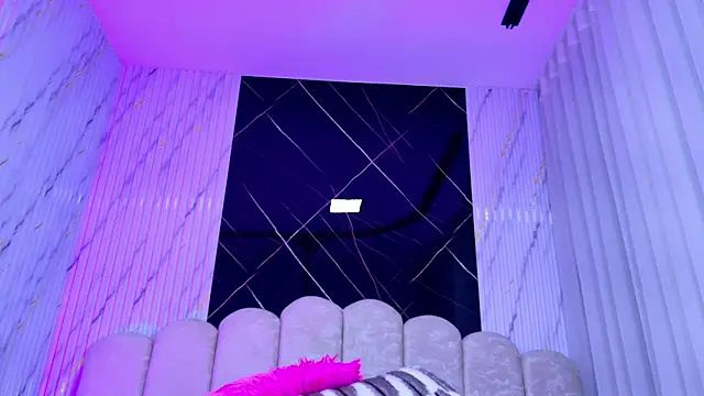 violett lo online show from July 17, 2026, 3:37 am