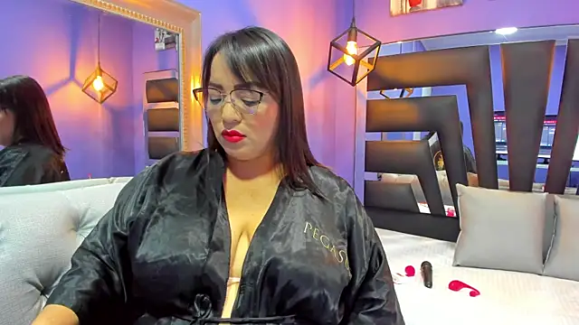 Romina017 online show from October 15, 2025, 1:37 am