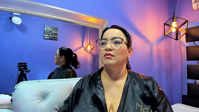 Romina017 online show from October 28, 2025, 2:12 am