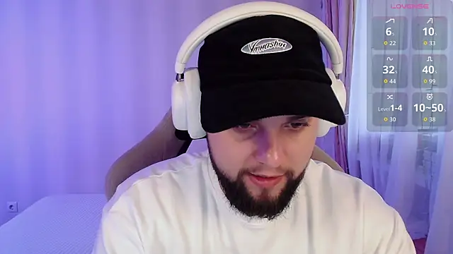 Snapshot of ChillyXO chatting on November 12, 2025, 8:40 am ChillyXO online show from November 12, 2025, 8:40 am