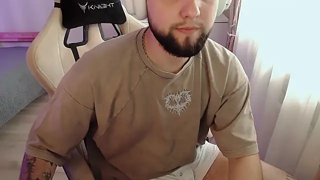 ChillyXO online show from April 22, 2026, 10:22 am