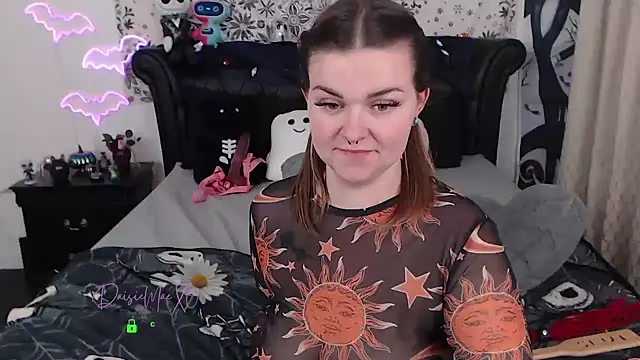 Snapshot of DaisieMaeXO chatting on October 7, 2025, 10:11 pm DaisieMaeXO online show from October 7, 2025, 10:11 pm