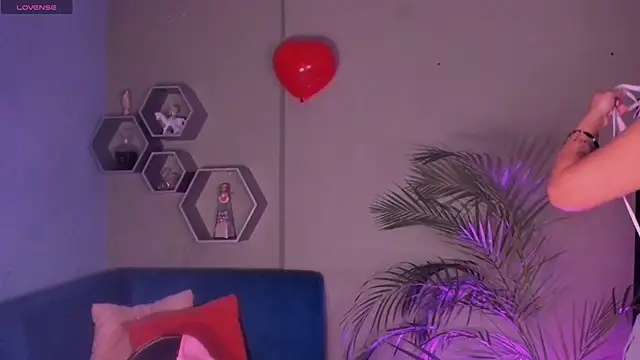 Sussy Bell01 online show from February 20, 2025, 6:03 pm