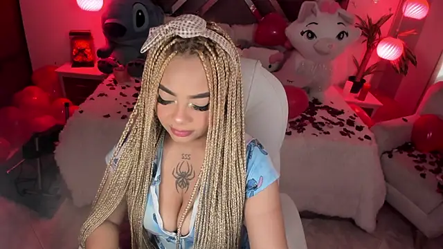 Snapshot of conny__curly chatting on February 7, 2025, 1:32 pm conny curly online show from February 7, 2025, 1:32 pm