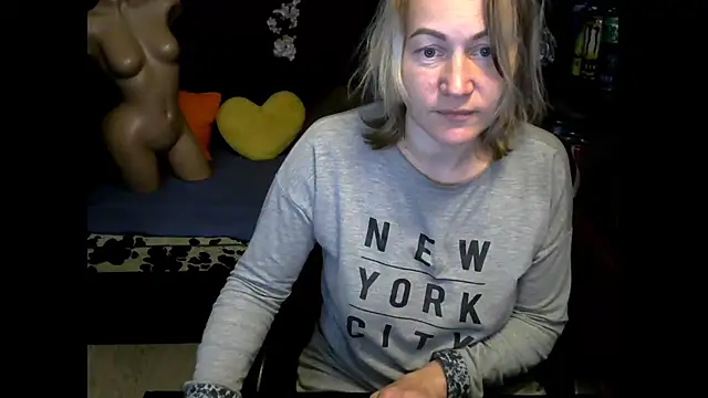 Snapshot of wLESLYMOSw chatting on October 28, 2025, 5:12 pm wLESLYMOSw online show from October 28, 2025, 5:12 pm