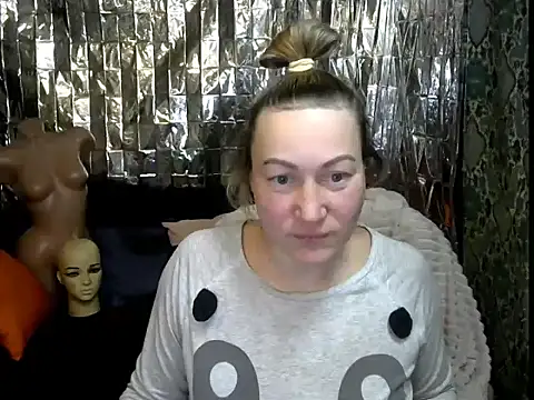 wLESLYMOSw online show from February 9, 2026, 8:40 pm