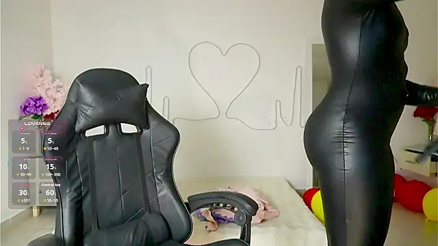 EmmaSanzz  online show from September 26, 2025, 11:50 am