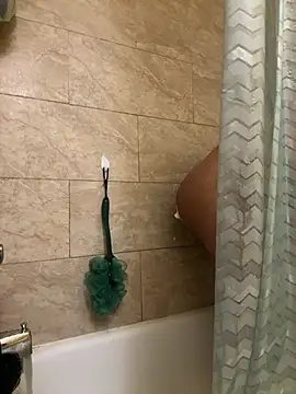 Snapshot of VFuck4U_xxx chatting on March 13, 2025, 10:26 am VFuck4U xxx online show from March 13, 2025, 10:26 am