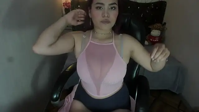 Snapshot of moniquehicks chatting on December 19, 2025, 4:53 pm moniquehicks online show from December 19, 2025, 4:53 pm