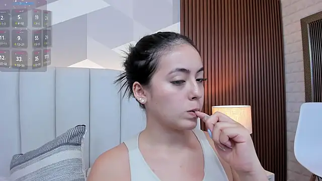 Julietasantos   online show from October 3, 2025, 6:20 pm