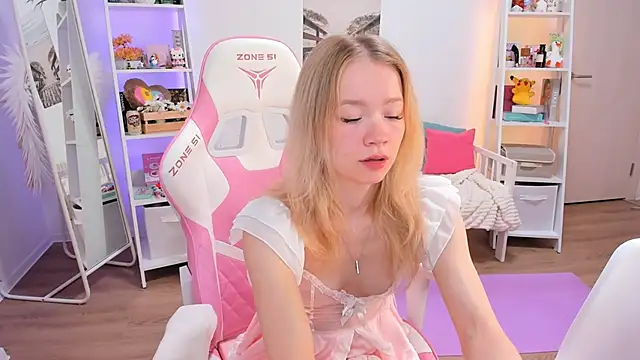 Lily Young online show from February 7, 2025, 3:45 am