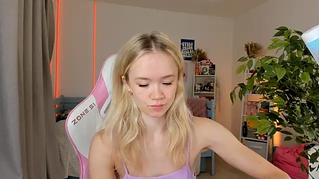 Lily Young online show from October 23, 2025, 4:22 am