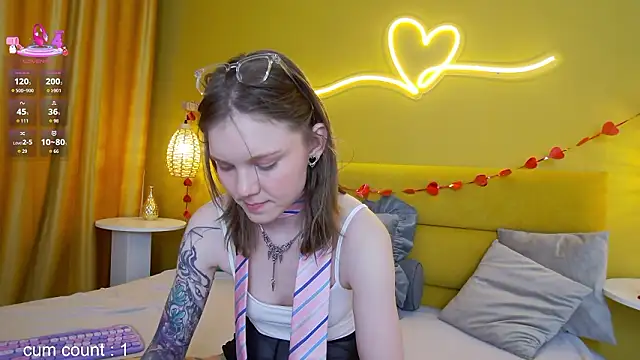 Snapshot of lessysweety chatting on February 12, 2026, 3:28 am lessysweety online show from February 12, 2026, 3:28 am