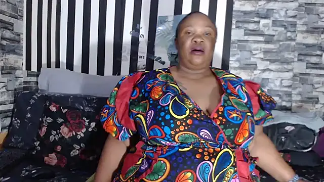 Snapshot of BigHotMatureXx chatting on September 24, 2025, 8:43 am BigHotMatureXx online show from September 24, 2025, 8:43 am