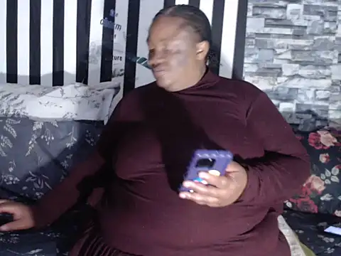 Snapshot of BigHotMatureXx chatting on September 27, 2025, 11:55 pm BigHotMatureXx online show from September 27, 2025, 11:55 pm