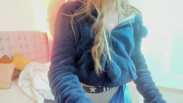 Snapshot of Carolina_hernandez22 chatting on October 22, 2025, 12:26 pm Carolina hernandez22 online show from October 22, 2025, 12:26 pm