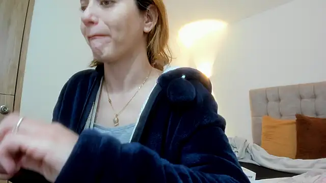 Snapshot of Carolina_hernandez22 chatting on October 15, 2025, 12:35 pm Carolina hernandez22 online show from October 15, 2025, 12:35 pm