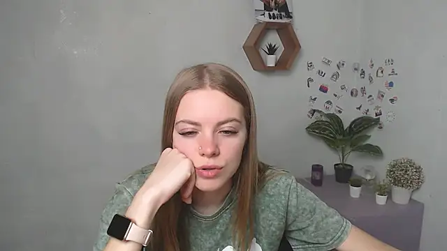 AliceFlirtt  online show from September 29, 2025, 12:22 pm