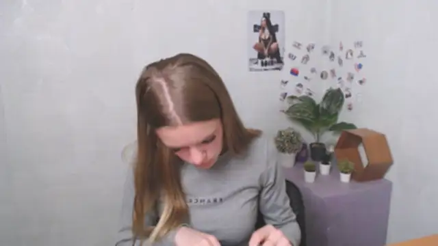 AliceFlirtt  online show from December 2, 2025, 12:07 pm