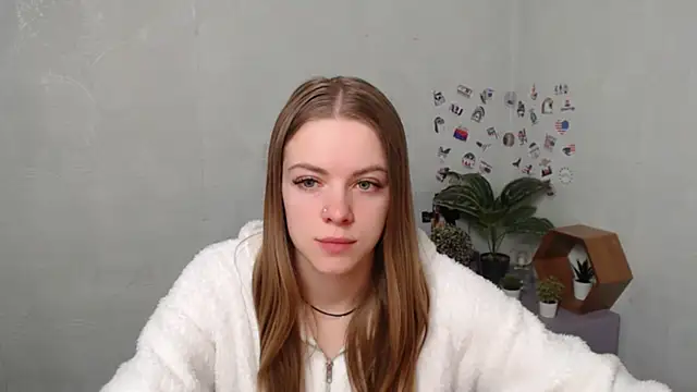 AliceFlirtt  online show from November 4, 2025, 9:24 am