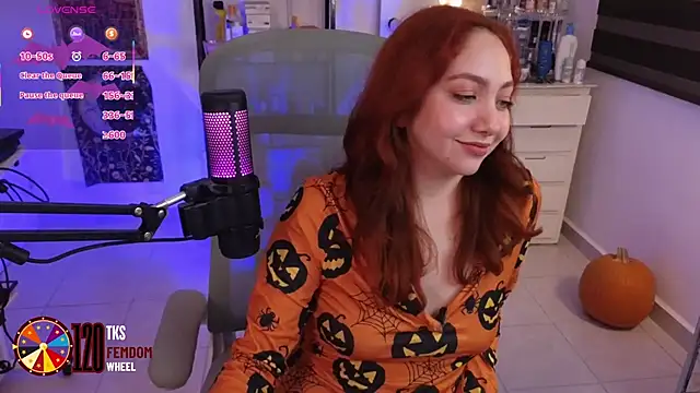 Snapshot of LilyVelvett chatting on October 29, 2025, 3:05 am LilyVelvett online show from October 29, 2025, 3:05 am