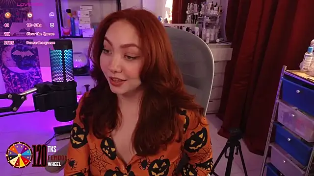 Snapshot of LilyVelvett chatting on October 16, 2025, 3:37 am LilyVelvett online show from October 16, 2025, 3:37 am