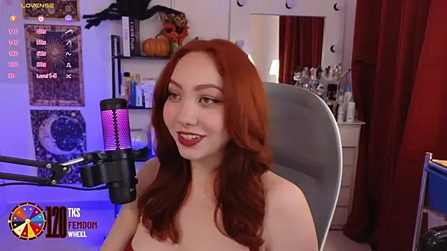 Snapshot of LilyVelvett chatting on October 1, 2025, 2:06 am LilyVelvett online show from October 1, 2025, 2:06 am